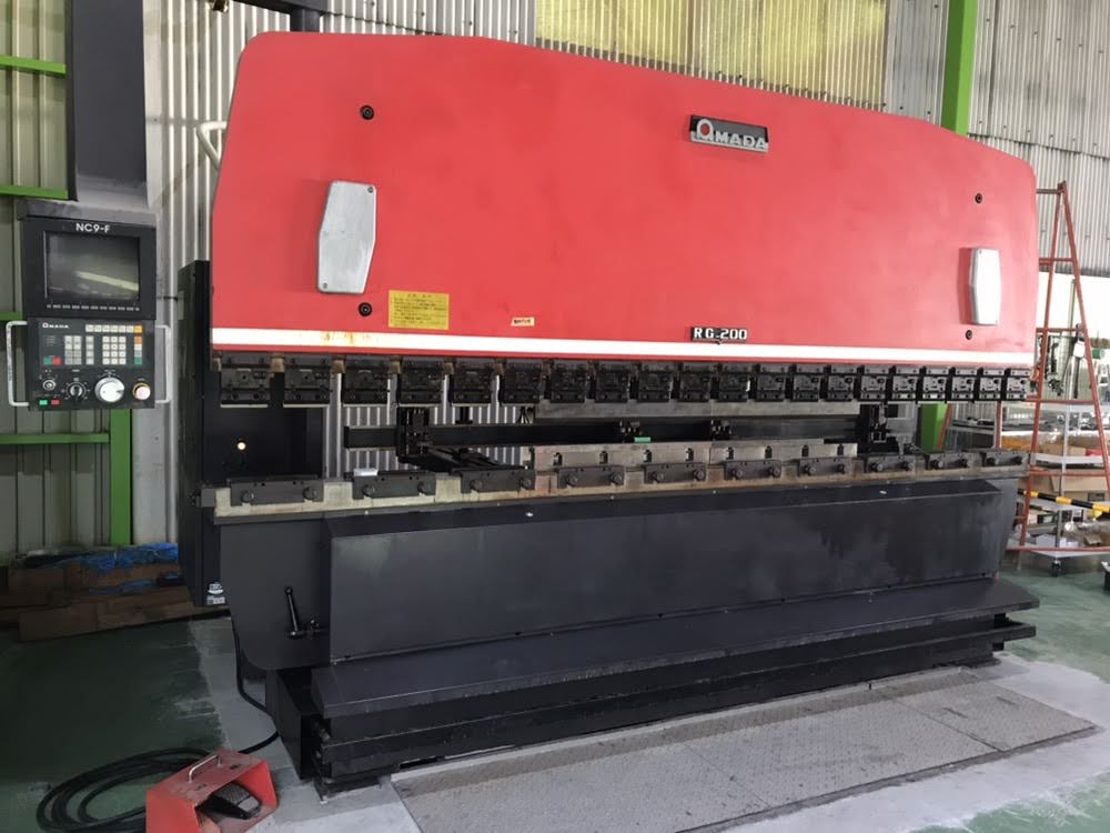 AMADA RG200 プレスブレーキ